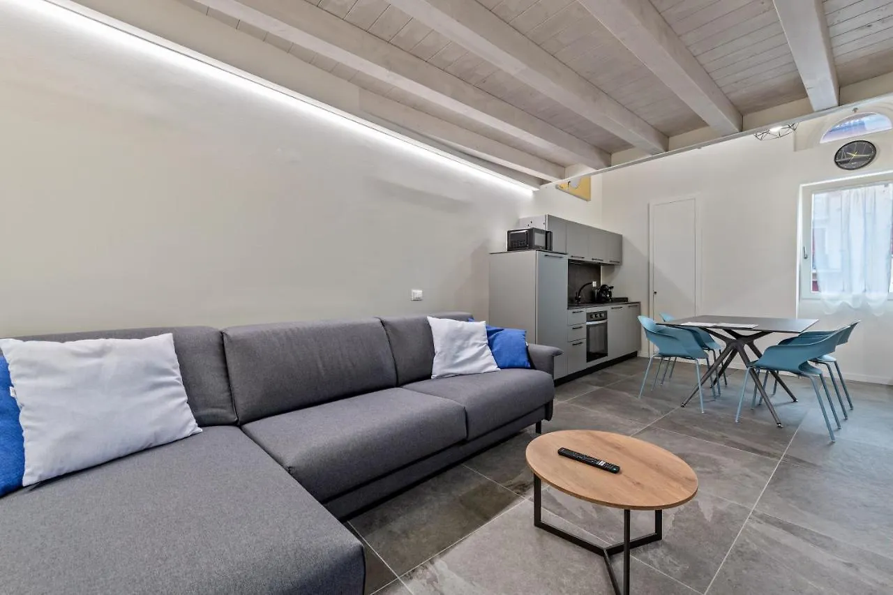 Apartment La Casa Incartata - Suite Incartata Toscolano Maderno Italy